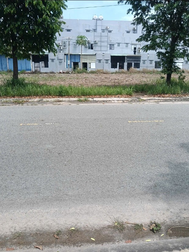 Bán đất tại khu trung tâm hành chính tại đường D11