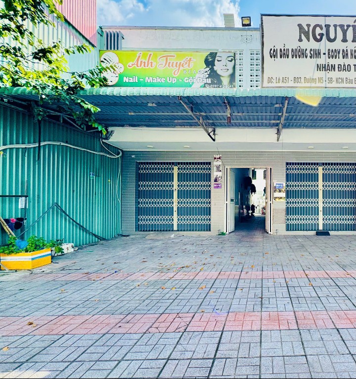 Bán căn nhà kế gốc ngay cổng chợ Bàu Bàng